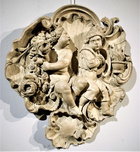Allégorie de l'hiver et du printemps, Bois sculpté du XVIIIe siècle - Sculpture Style Louis XV
